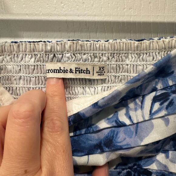 ABERCROMBIE & FITCH BLUE FLORAL PUFF SLEEVE RUCHED CROP TOP SIZE XS - Picture 3 of 6